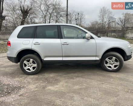 Серый Фольксваген Туарег, объемом двигателя 3 л и пробегом 340 тыс. км за 5500 $, фото 3 на Automoto.ua