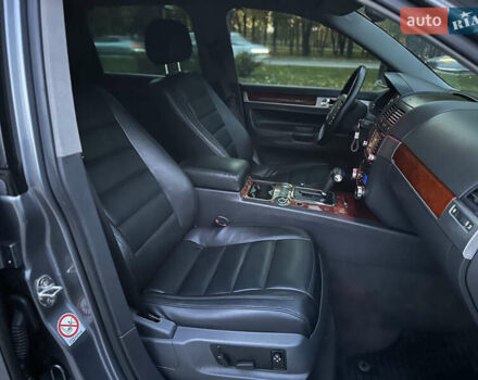 Серый Фольксваген Туарег, объемом двигателя 3 л и пробегом 220 тыс. км за 8250 $, фото 38 на Automoto.ua