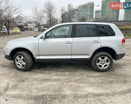 Серый Фольксваген Туарег, объемом двигателя 3 л и пробегом 340 тыс. км за 5500 $, фото 2 на Automoto.ua