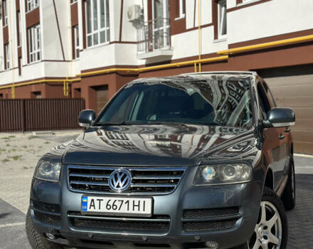 Серый Фольксваген Туарег, объемом двигателя 4.92 л и пробегом 286 тыс. км за 8700 $, фото 1 на Automoto.ua