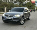 Серый Фольксваген Туарег, объемом двигателя 3 л и пробегом 220 тыс. км за 8250 $, фото 6 на Automoto.ua