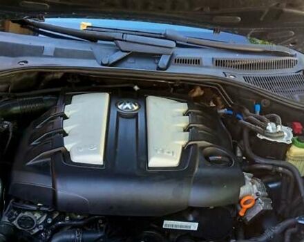 Серый Фольксваген Туарег, объемом двигателя 3 л и пробегом 304 тыс. км за 9300 $, фото 10 на Automoto.ua