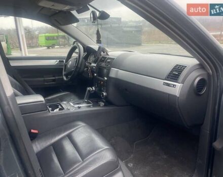 Серый Фольксваген Туарег, объемом двигателя 2.97 л и пробегом 272 тыс. км за 8700 $, фото 11 на Automoto.ua