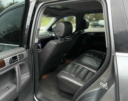 Серый Фольксваген Туарег, объемом двигателя 3 л и пробегом 370 тыс. км за 5450 $, фото 10 на Automoto.ua