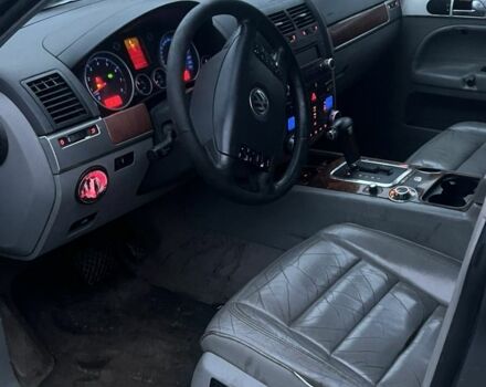 Сірий Фольксваген Туарег, об'ємом двигуна 3.2 л та пробігом 350 тис. км за 3000 $, фото 7 на Automoto.ua