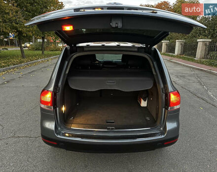 Серый Фольксваген Туарег, объемом двигателя 3 л и пробегом 220 тыс. км за 8250 $, фото 45 на Automoto.ua