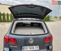 Сірий Фольксваген Туарег, об'ємом двигуна 3 л та пробігом 293 тис. км за 8800 $, фото 2 на Automoto.ua