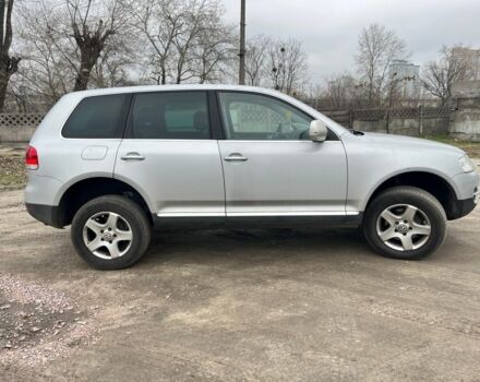 Серый Фольксваген Туарег, объемом двигателя 3 л и пробегом 340 тыс. км за 5500 $, фото 3 на Automoto.ua