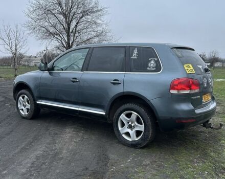 Серый Фольксваген Туарег, объемом двигателя 2.5 л и пробегом 300 тыс. км за 3999 $, фото 2 на Automoto.ua