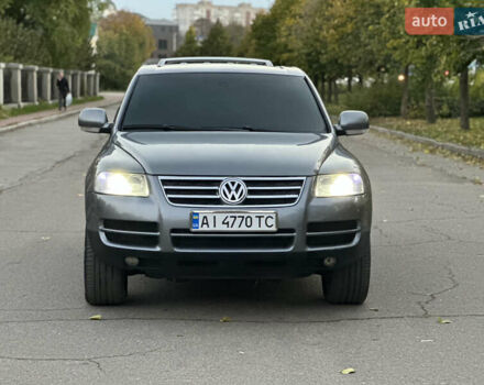 Серый Фольксваген Туарег, объемом двигателя 3 л и пробегом 220 тыс. км за 8250 $, фото 1 на Automoto.ua