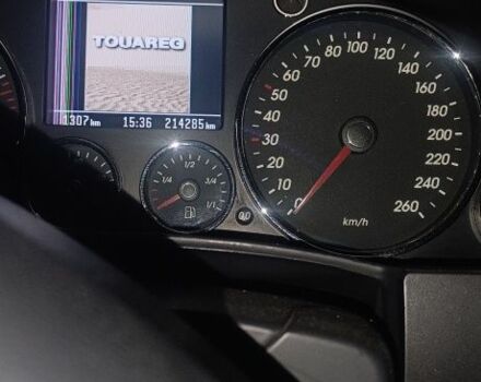 Сірий Фольксваген Туарег, об'ємом двигуна 2.5 л та пробігом 200 тис. км за 7500 $, фото 2 на Automoto.ua