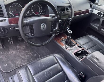 Серый Фольксваген Туарег, объемом двигателя 2.5 л и пробегом 354 тыс. км за 4499 $, фото 8 на Automoto.ua