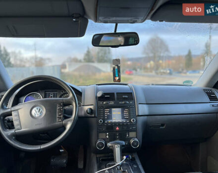 Серый Фольксваген Туарег, объемом двигателя 3 л и пробегом 428 тыс. км за 6700 $, фото 24 на Automoto.ua