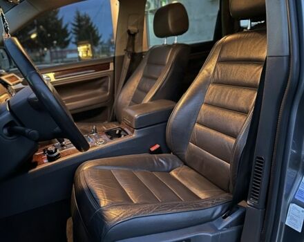 Серый Фольксваген Туарег, объемом двигателя 3 л и пробегом 340 тыс. км за 5350 $, фото 10 на Automoto.ua