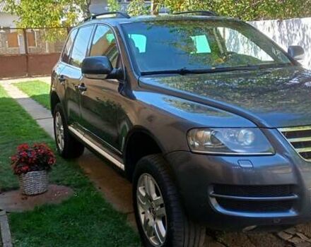 Серый Фольксваген Туарег, объемом двигателя 3 л и пробегом 304 тыс. км за 9300 $, фото 2 на Automoto.ua