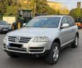Сірий Фольксваген Туарег, об'ємом двигуна 3 л та пробігом 300 тис. км за 4500 $, фото 1 на Automoto.ua