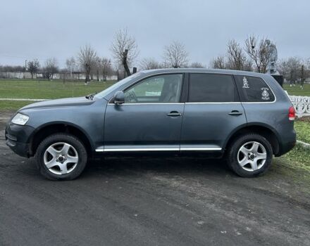 Серый Фольксваген Туарег, объемом двигателя 2.5 л и пробегом 300 тыс. км за 3999 $, фото 1 на Automoto.ua