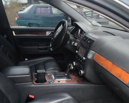 Серый Фольксваген Туарег, объемом двигателя 3 л и пробегом 320 тыс. км за 4200 $, фото 5 на Automoto.ua