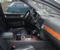 Серый Фольксваген Туарег, объемом двигателя 3 л и пробегом 320 тыс. км за 4200 $, фото 5 на Automoto.ua