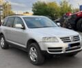 Серый Фольксваген Туарег, объемом двигателя 2.5 л и пробегом 354 тыс. км за 4499 $, фото 2 на Automoto.ua