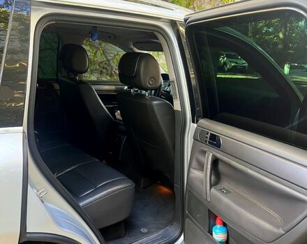 Серый Фольксваген Туарег, объемом двигателя 3 л и пробегом 333 тыс. км за 8200 $, фото 6 на Automoto.ua