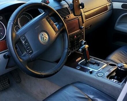 Серый Фольксваген Туарег, объемом двигателя 3 л и пробегом 200 тыс. км за 6000 $, фото 3 на Automoto.ua