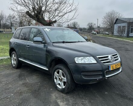 Серый Фольксваген Туарег, объемом двигателя 2.5 л и пробегом 300 тыс. км за 3999 $, фото 7 на Automoto.ua