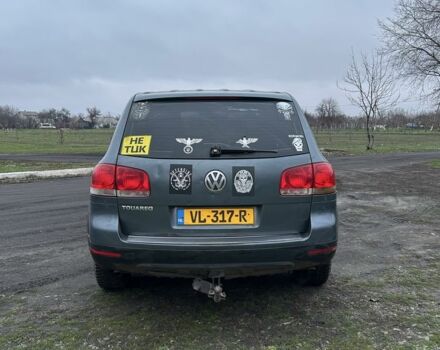 Серый Фольксваген Туарег, объемом двигателя 2.5 л и пробегом 300 тыс. км за 3999 $, фото 3 на Automoto.ua