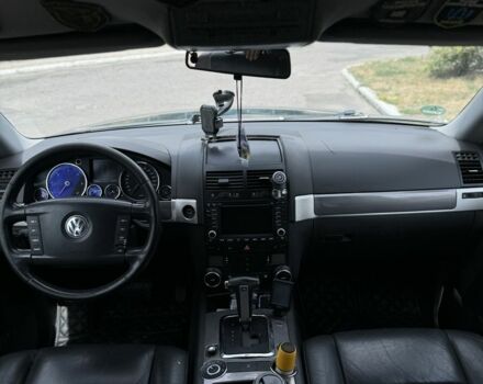 Серый Фольксваген Туарег, объемом двигателя 3 л и пробегом 502 тыс. км за 4000 $, фото 2 на Automoto.ua