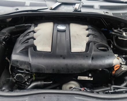 Серый Фольксваген Туарег, объемом двигателя 3 л и пробегом 320 тыс. км за 4200 $, фото 7 на Automoto.ua