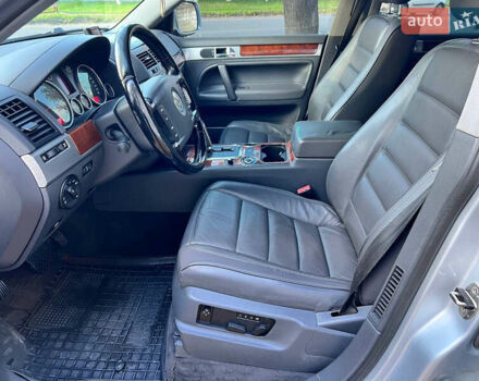 Серый Фольксваген Туарег, объемом двигателя 2.97 л и пробегом 188 тыс. км за 8900 $, фото 19 на Automoto.ua