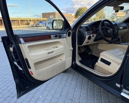 Сірий Фольксваген Туарег, об'ємом двигуна 3 л та пробігом 300 тис. км за 6900 $, фото 16 на Automoto.ua