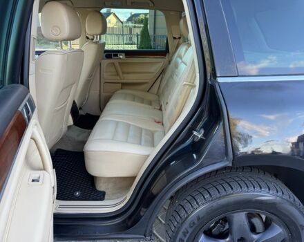 Сірий Фольксваген Туарег, об'ємом двигуна 3 л та пробігом 300 тис. км за 6900 $, фото 13 на Automoto.ua