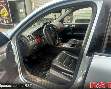 Серый Фольксваген Туарег, объемом двигателя 2.5 л и пробегом 450 тыс. км за 4200 $, фото 1 на Automoto.ua