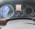 Серый Фольксваген Туарег, объемом двигателя 3.2 л и пробегом 150 тыс. км за 7431 $, фото 1 на Automoto.ua