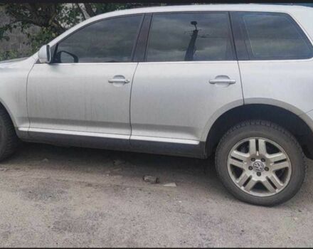 Серый Фольксваген Туарег, объемом двигателя 3.2 л и пробегом 154 тыс. км за 7000 $, фото 2 на Automoto.ua