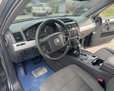 Сірий Фольксваген Туарег, об'ємом двигуна 2.5 л та пробігом 350 тис. км за 4500 $, фото 14 на Automoto.ua