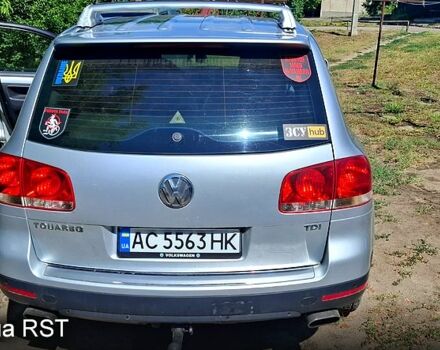 Серый Фольксваген Туарег, объемом двигателя 2.5 л и пробегом 350 тыс. км за 5999 $, фото 1 на Automoto.ua