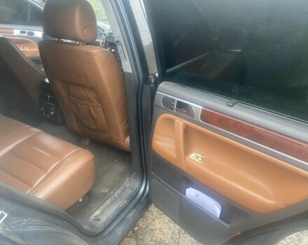 Сірий Фольксваген Туарег, об'ємом двигуна 5 л та пробігом 260 тис. км за 3100 $, фото 9 на Automoto.ua