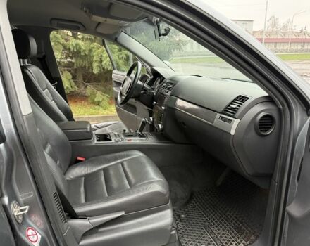 Серый Фольксваген Туарег, объемом двигателя 3 л и пробегом 287 тыс. км за 7150 $, фото 18 на Automoto.ua