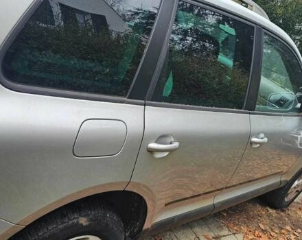 Сірий Фольксваген Туарег, об'ємом двигуна 3 л та пробігом 302 тис. км за 6402 $, фото 3 на Automoto.ua