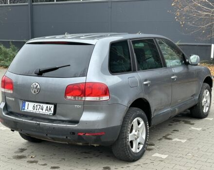 Серый Фольксваген Туарег, объемом двигателя 2.5 л и пробегом 300 тыс. км за 3850 $, фото 4 на Automoto.ua