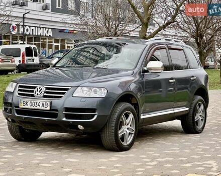 Серый Фольксваген Туарег, объемом двигателя 2.5 л и пробегом 254 тыс. км за 6700 $, фото 2 на Automoto.ua
