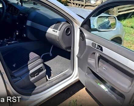 Серый Фольксваген Туарег, объемом двигателя 2.5 л и пробегом 350 тыс. км за 5999 $, фото 4 на Automoto.ua