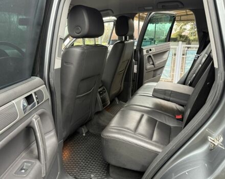 Серый Фольксваген Туарег, объемом двигателя 3 л и пробегом 287 тыс. км за 7150 $, фото 15 на Automoto.ua