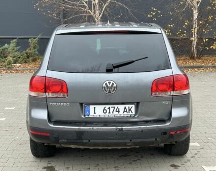 Серый Фольксваген Туарег, объемом двигателя 2.5 л и пробегом 300 тыс. км за 3850 $, фото 3 на Automoto.ua