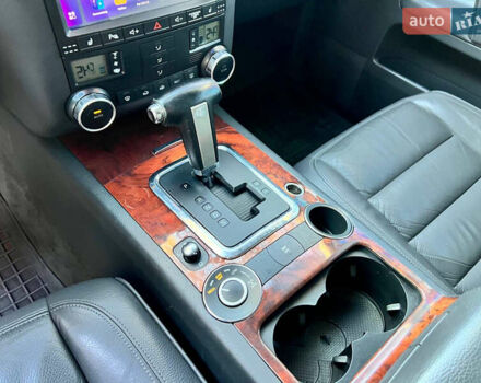 Серый Фольксваген Туарег, объемом двигателя 2.97 л и пробегом 188 тыс. км за 8900 $, фото 29 на Automoto.ua