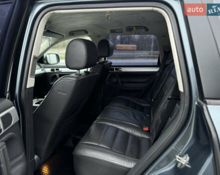 Сірий Фольксваген Туарег, об'ємом двигуна 3 л та пробігом 390 тис. км за 8700 $, фото 20 на Automoto.ua