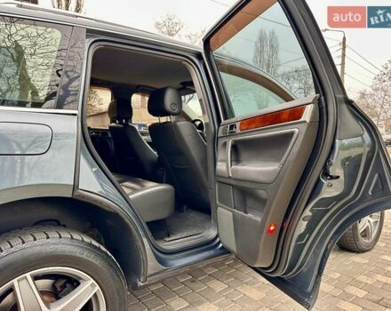 Серый Фольксваген Туарег, объемом двигателя 2.5 л и пробегом 254 тыс. км за 6700 $, фото 32 на Automoto.ua