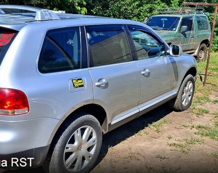 Серый Фольксваген Туарег, объемом двигателя 2.5 л и пробегом 350 тыс. км за 5999 $, фото 2 на Automoto.ua